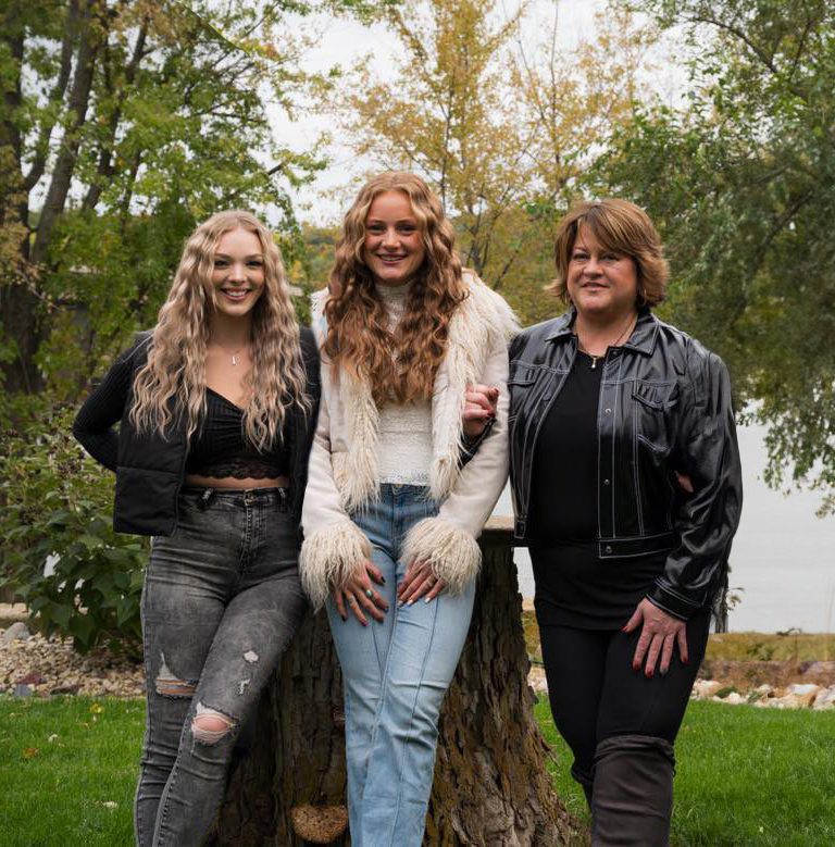Alure Salon Stylists: Telley Shukala, Ashytn Nyffenegger and Tina Stifler Alure Salon Stylists:
Telley Shukala, Ashytn Nyffenegger and Tina Stifler